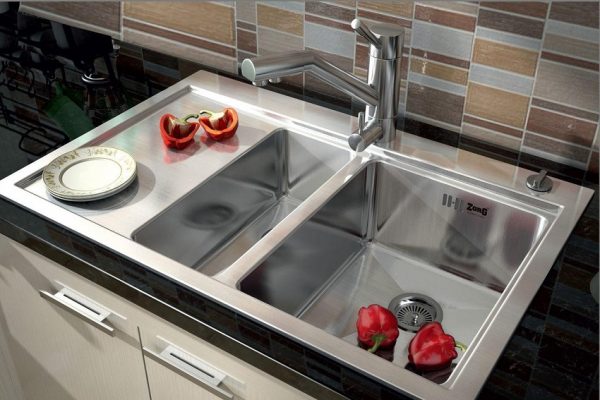 Мойка для кухни из нержавеющей стали: особенности выбора