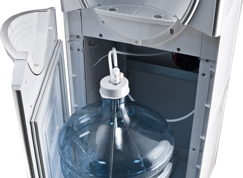 Компания Еcotronic также выпускает кулеры с нижней загрузкой бутыля с водой