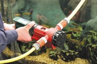 Насадка-насос на дрель используется для перекачивания и откачивания жидкостей, например, для спуска воды из дождевых бочек и детских бассейнов Насадка-насос на дрель используется для перекачивания и откачивания жидкостей, например, для спуска воды из дождевых бочек и детских бассейнов