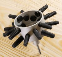 Перощипательная насадка на дрель представляет собой металлическую, отцентрированную на станке трубку-барабан Перощипательная насадка на дрель представляет собой металлическую, отцентрированную на станке трубку-барабан