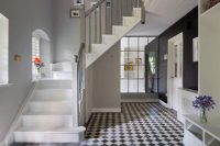 Важным преимуществом керамогранитной облицовки является ее невосприимчивость к образованию трещин и сколов Важным преимуществом керамогранитной облицовки является ее невосприимчивость к образованию трещин и сколов