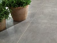 Дизайнеры создают такие оттенки и текстуры керамогранитной плитки имитирующей бетон, что материал выглядит очень стильно, оригинально и современно Дизайнеры создают такие оттенки и текстуры керамогранитной плитки имитирующей бетон, что материал выглядит очень стильно, оригинально и современно