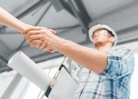 При выборе строительной компании для ремонта квартиры под ключ, стоит обращать внимание на независимые отзывы клиентов 