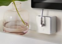 Внешне дизайн практически всех ТВ-розеток одинаков: пластиковая планка, которая крепится с помощью двух винтиков, и телевизионный вход прямо по центру Внешне дизайн практически всех ТВ-розеток одинаков: пластиковая планка, которая крепится с помощью двух винтиков, и телевизионный вход прямо по центру