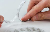 Светодиодная лента на которой уже имеется специальный клеевой состав, нанесенный на ее тыльную сторону Светодиодная лента на которой уже имеется специальный клеевой состав, нанесенный на ее тыльную сторону