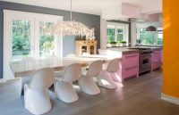 Светодиодные лампы прекрасно справляются как с ролью главного светового источника, так и декоративной подсветки Светодиодные лампы прекрасно справляются как с ролью главного светового источника, так и декоративной подсветки