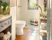 Наиболее популярная модель унитаза - напольная, для его установки не требуются специальные приспособления Наиболее популярная модель унитаза - напольная, для его установки не требуются специальные приспособления