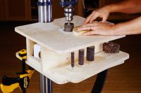 Изготовив прочную и надежную конструкцию станка, его можно использовать для совершения различных операций с деревом Изготовив прочную и надежную конструкцию станка, его можно использовать для совершения различных операций с деревом