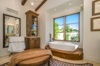 Форма и размеры ванны играют немаловажную роль в интерьере ванной комнаты Форма и размеры ванны играют немаловажную роль в интерьере ванной комнаты