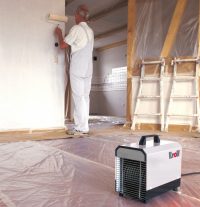 Некоторые модели тепловых пушек оснащены влагозащитой, что позволяет использовать их для просушки помещения Некоторые модели тепловых пушек оснащены влагозащитой, что позволяет использовать их для просушки помещения