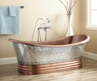 Красивая медная ванна с дизайнерским оформлением в виде мозаики Красивая медная ванна с дизайнерским оформлением в виде мозаики